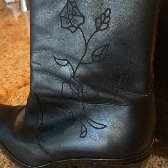 Gianni Bini black ankle boots with fancy stitching. Size 7.5. - Picture 6 of 7